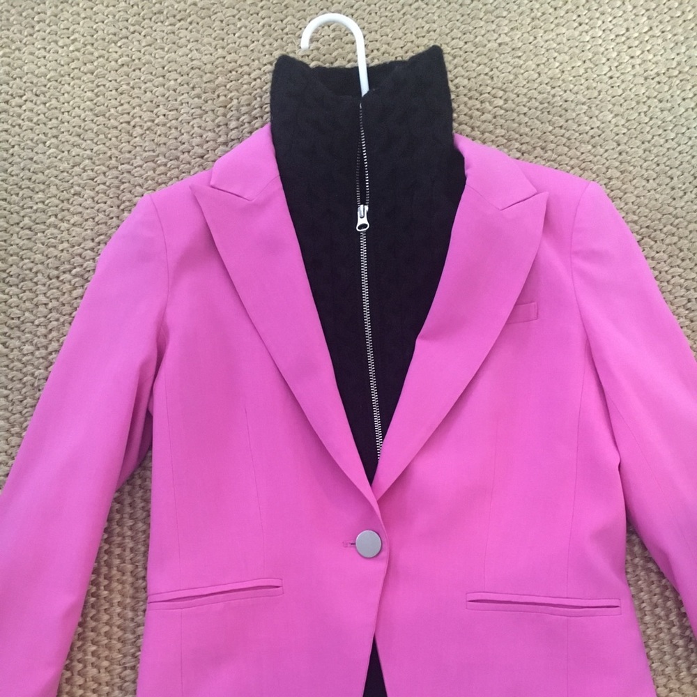 Veronica Beard Blazer size 2. With two dickeys